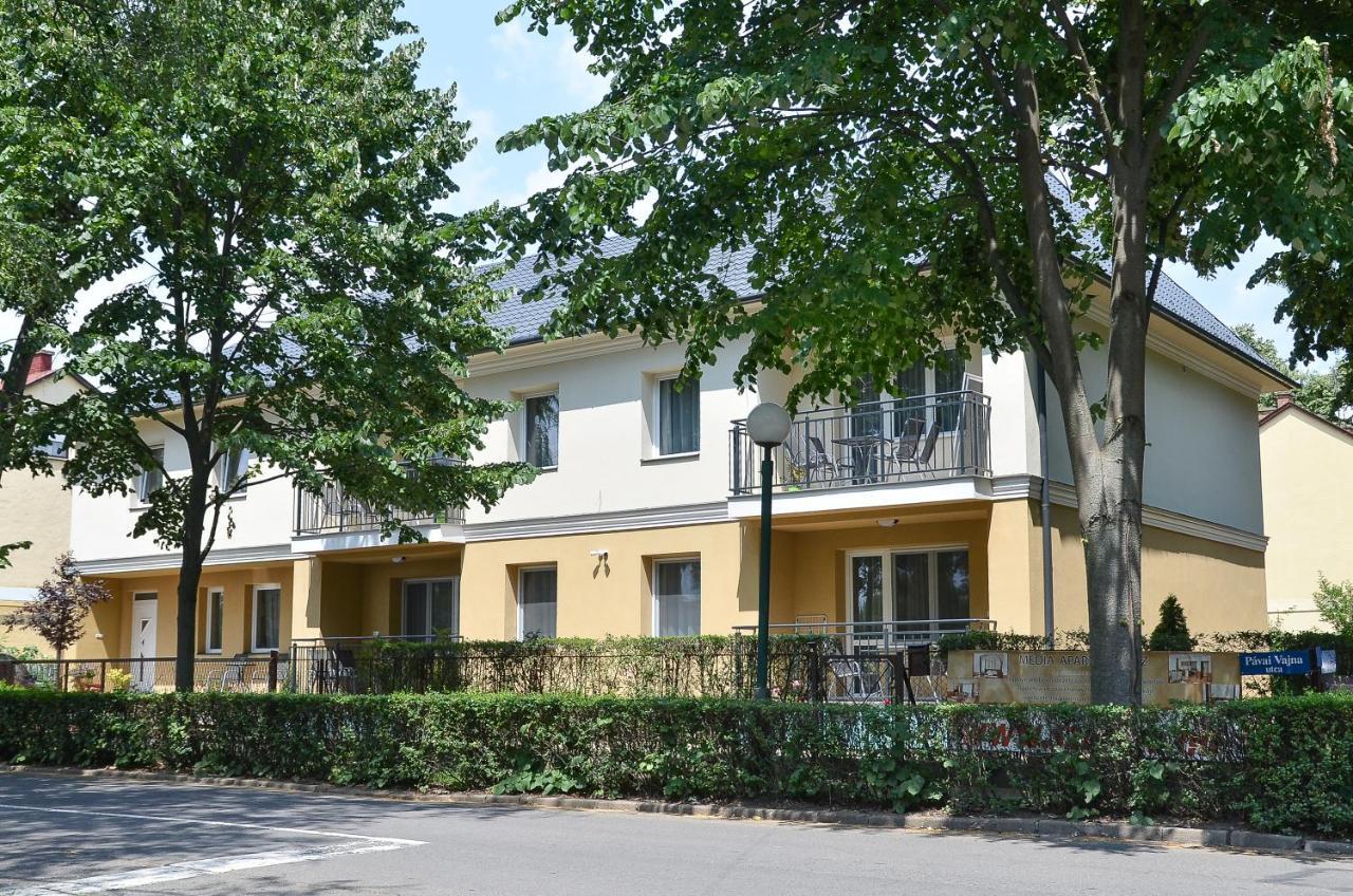 Media Panzio Es Apartmanhaz Hajduszoboszlo Exterior photo