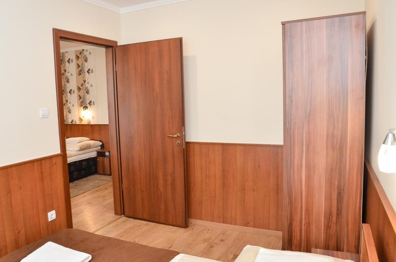 Media Panzio Es Apartmanhaz Hajduszoboszlo Exterior photo