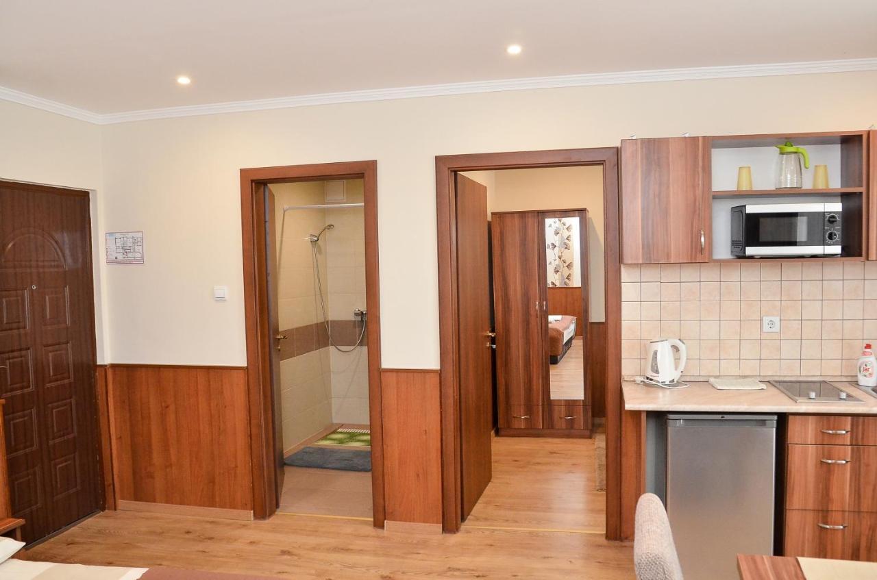 Media Panzio Es Apartmanhaz Hajduszoboszlo Exterior photo