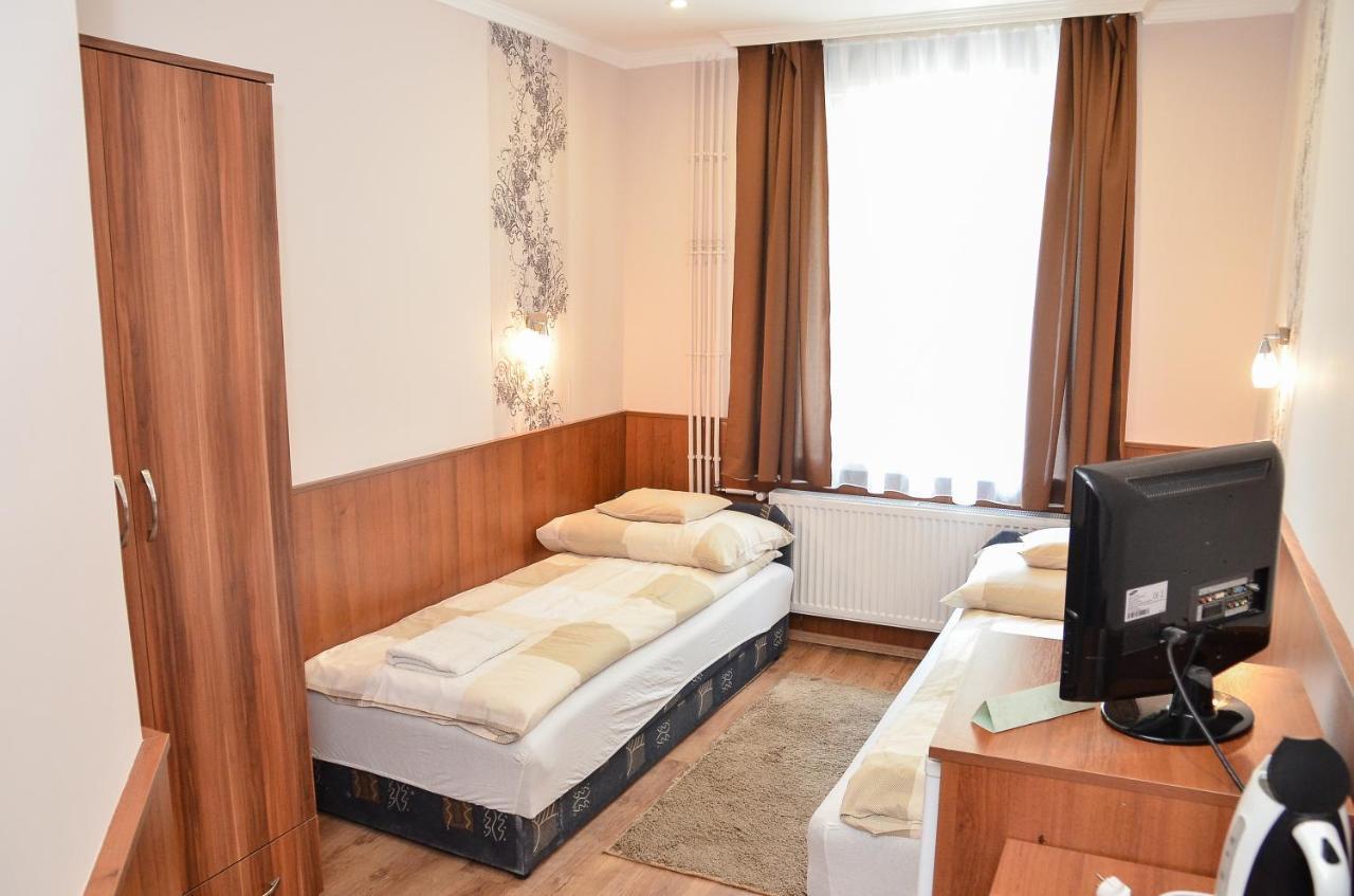 Media Panzio Es Apartmanhaz Hajduszoboszlo Exterior photo