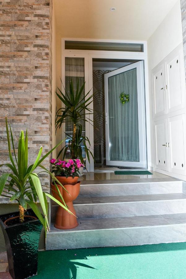 Media Panzio Es Apartmanhaz Hajduszoboszlo Exterior photo