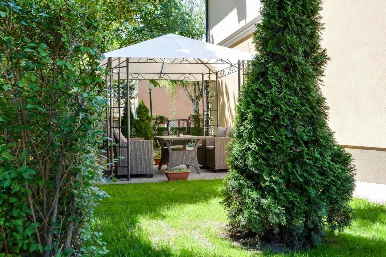 Media Panzio Es Apartmanhaz Hajduszoboszlo Exterior photo