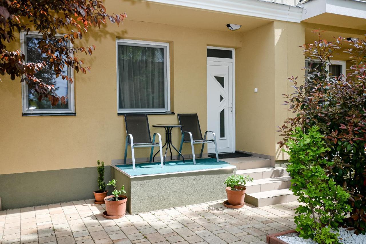 Media Panzio Es Apartmanhaz Hajduszoboszlo Exterior photo