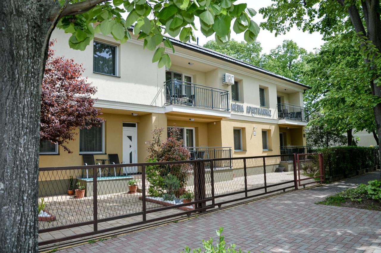 Media Panzio Es Apartmanhaz Hajduszoboszlo Exterior photo