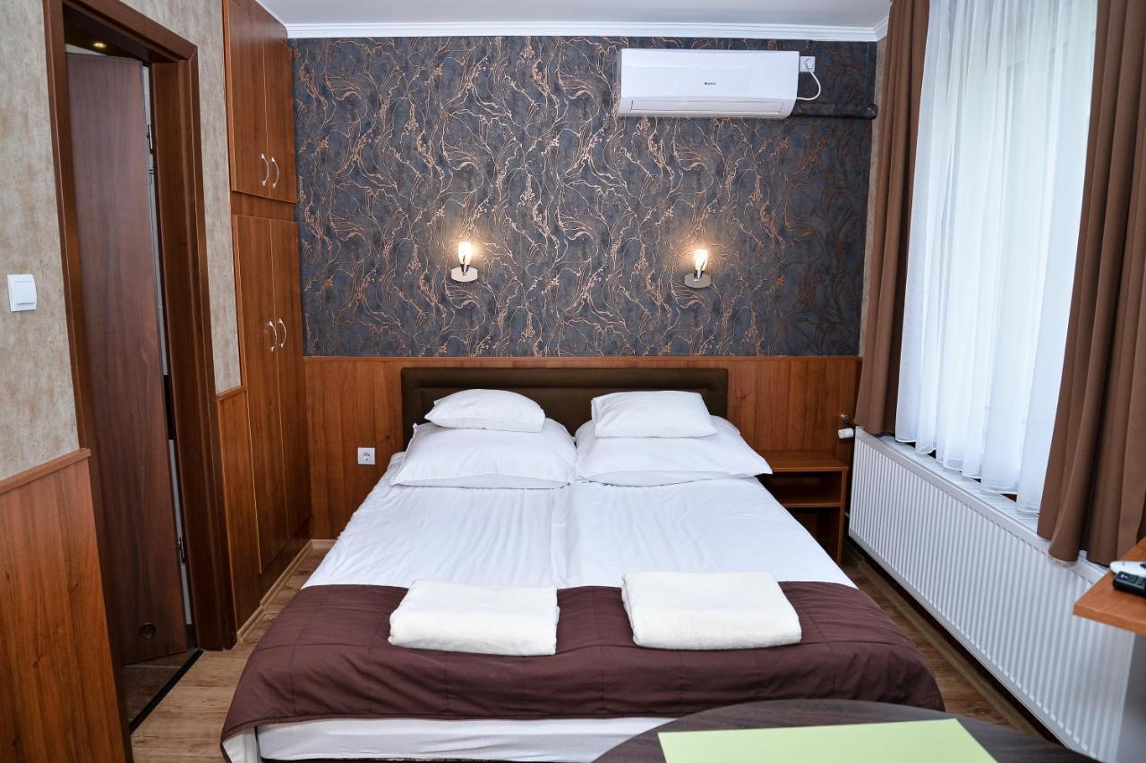 Media Panzio Es Apartmanhaz Hajduszoboszlo Exterior photo