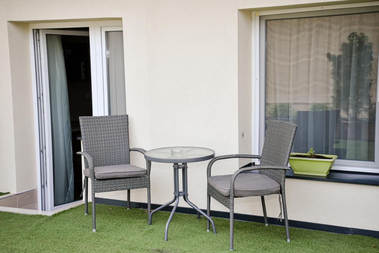 Media Panzio Es Apartmanhaz Hajduszoboszlo Exterior photo