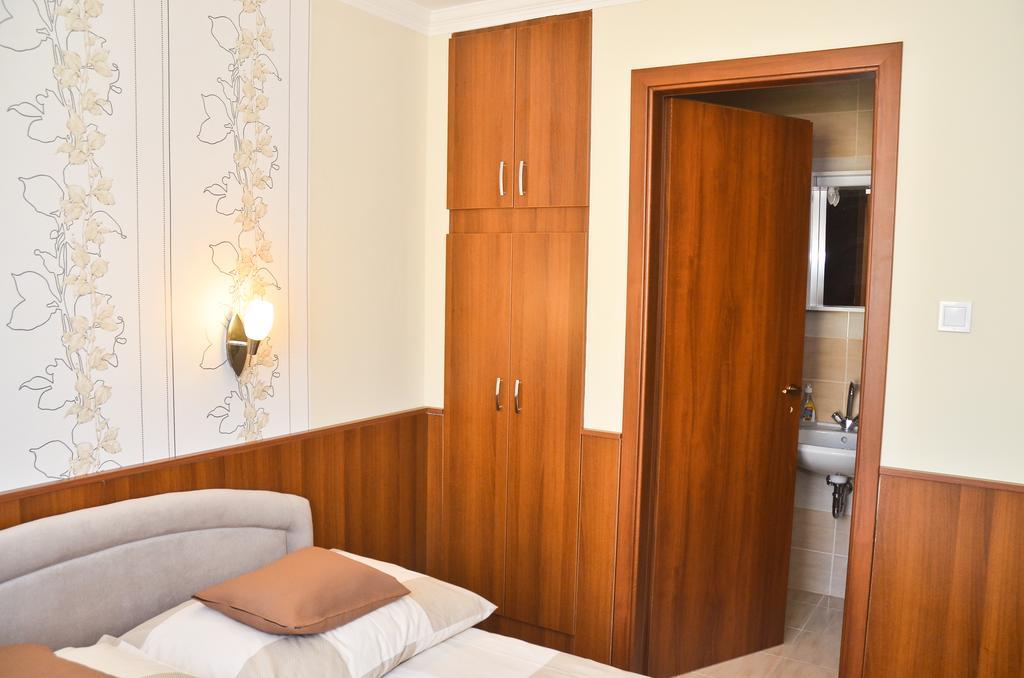 Media Panzio Es Apartmanhaz Hajduszoboszlo Exterior photo