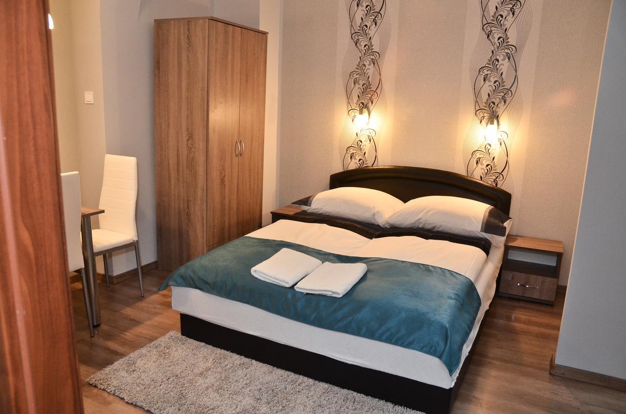 Media Panzio Es Apartmanhaz Hajduszoboszlo Exterior photo